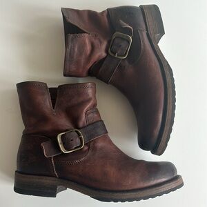 Size 7 Frye Veronica flex booties, redwood color